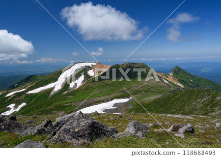 從大雪山北新嶽山頂眺望 - 北海道剩餘雪季的壯觀登山 118688493