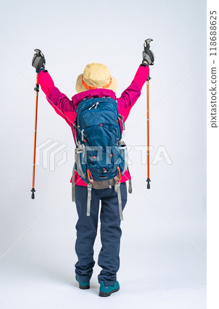 身穿登山服的高級女性全身照片 118688625