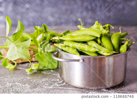 Green peas in metal bowl Green peas in metal bowl 118688748