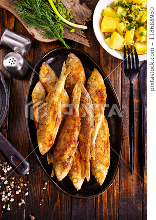 Plate of fried fish, fried fish and potato Plate of fried fish, fried fish and potato 118688930