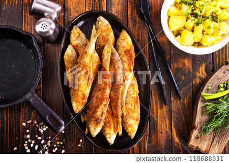 Plate of fried fish, fried fish and potato 118688931