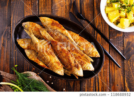 Plate of fried fish, fried fish and potato 118688932