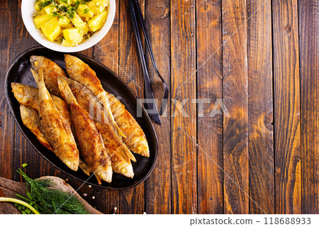 Plate of fried fish, fried fish and potato 118688933