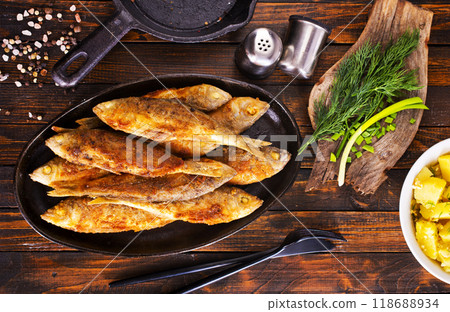 Plate of fried fish, fried fish and potato 118688934