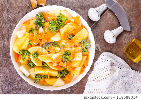 Raw potatoes, garlic, onions, carrots in white bowl reading for cooking, mix vegetables Raw potatoes, garlic, onions, carrots in white bowl reading for cooking, mix vegetables 118689014