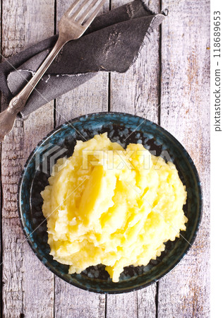 Bowl of tasty mashed potatoes with butter Bowl of tasty mashed potatoes with butter 118689653