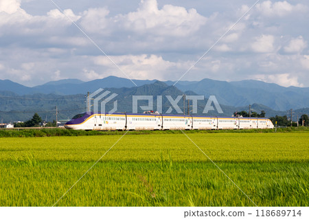 【山形線】迷你新幹線貫穿田園風光 118689714