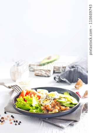 Rice bowl with shrimps and avocado Rice bowl with shrimps and avocado 118689743