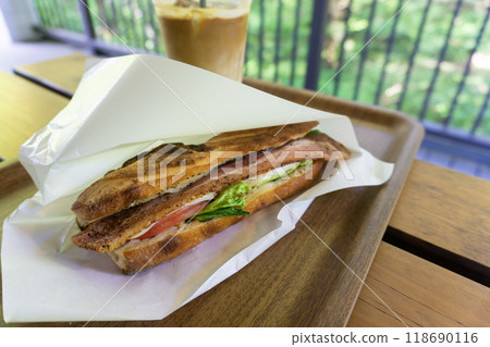 Cafe latte and hot sandwich 118690116