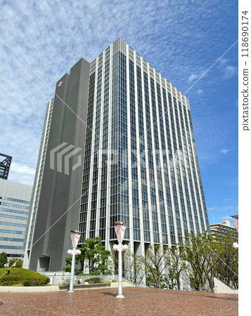 Sumitomo Life Insurance Company Head Office Building in Osaka Business Park (Jomi, Chuo-ku, Osaka) 118690174