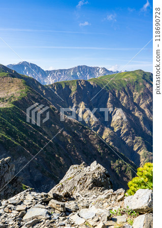 Climbing Mount Ogouchi in the Southern Alps in early summer: The Arakawa Sanzan mountains as seen from the summit of Mount Eboshi 118690728
