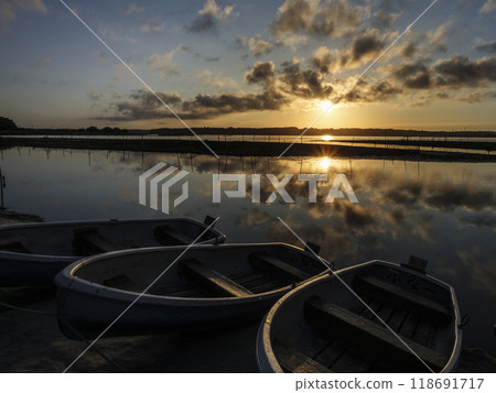 黎明時分的湖景 黎明時分的湖景 118691717
