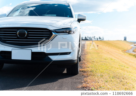 白色SUV型乘用車 118692666