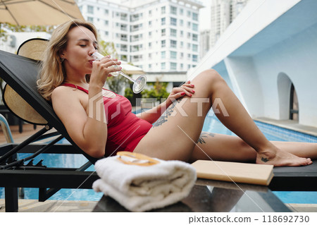 Enjoying Relaxation by Poolside in Urban Environment 118692730