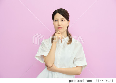 A young woman looking up and thinking 118695981