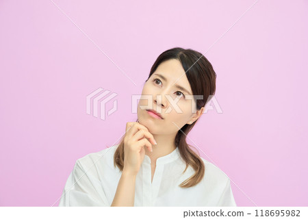 A young woman looking up and thinking A young woman looking up and thinking 118695982