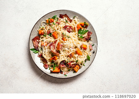 Pumpkin and Bacon spaghetti pasta, Pumpkin Carbonara 118697020