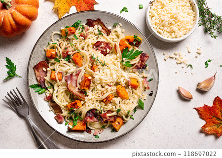 Pumpkin and Bacon spaghetti pasta, Pumpkin Carbonara 118697022