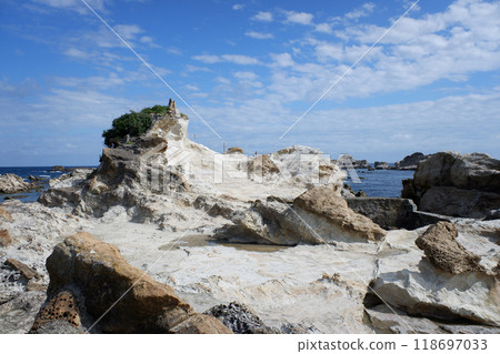 Chiba Prefecture, Niemon Island, Tonbi Rock and Coast 118697033