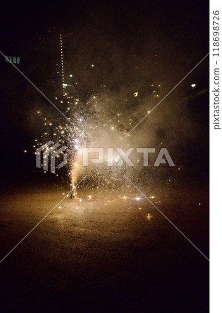 Image of erupting fireworks 118698726