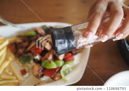 Enhancing the Flavor of Tasty Food by Using Salt as a Garnish in a Fine Restaurant Setting 118698793