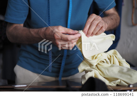The Hands of a Highly Skilled Tailor are Carefully Sewing Fabric with Great Precision 118699141