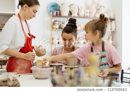 Artistic pottery session with children at a creative studio in the afternoon 118700082