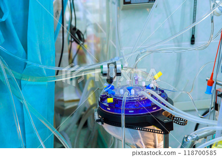 Working machine in intensive care during heart surgery with artificial blood circulation apparatus 118700585
