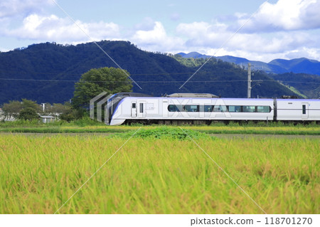 E353 series express train "Azusa" running on the beautiful Oito Line_Photo taken on 2024/9/22 118701270
