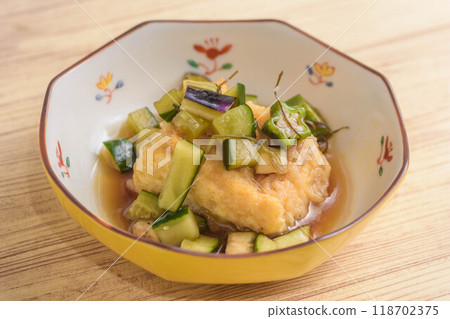 Deep-fried tofu with summer vegetable sauce Deep-fried tofu with summer vegetable sauce 118702375
