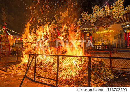 Taiwanese tradition religious customs, Zhongyuan Pudu   118702593