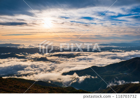 秋天唐松山登山:黎明(從八方池山莊附近出發) 秋天唐松山登山:黎明(從八方池山莊附近出發) 118703732