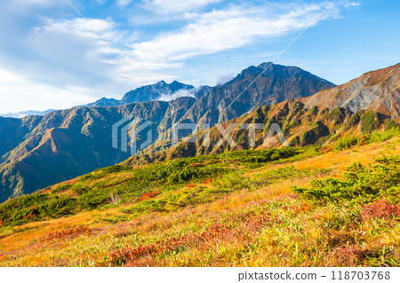Climbing Mt. Karamatsu in autumn (viewing Mt. Kashima-Yari and Mt. Goryu from Mt. Happo) 118703768