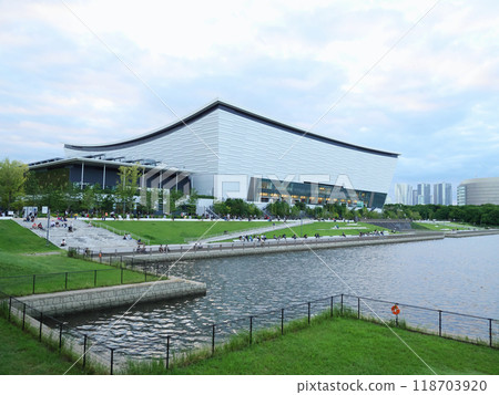 Ariake Arena as seen from Ariake Waterfront Park 118703920
