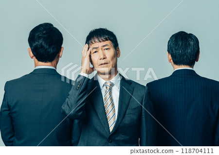 Executive businessman 118704111