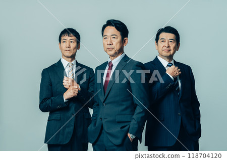 Executive businessman 118704120