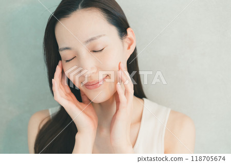 Skin care for women in their 30's Skin care for women in their 30's 118705674