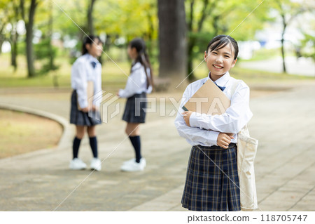 Smiling student holding a notebook 118705747