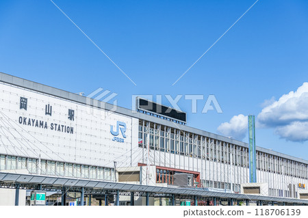 岡山縣岡山市，晴天的 JR 岡山站東口 118706139