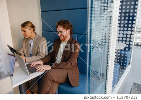 A Collaborative Workspace Setting That Engages Professionals While Utilizing Technology 118707212