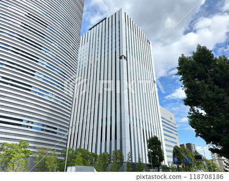 KDDI Osaka 2nd Building (Jomi, Chuo-ku, Osaka), which houses a data center, etc. 118708186