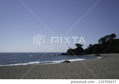 藍天和藍色的大海 118708837