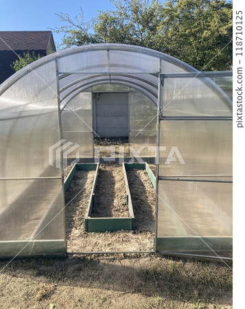 Installing wooden beds in a greenhouse 118710125