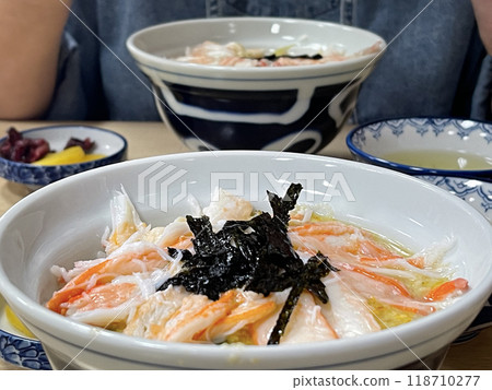 盛滿雪蟹的蟹蓋飯 盛滿雪蟹的蟹蓋飯 118710277