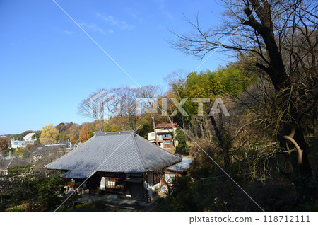 Kakio Village enveloped in autumn leaves Kakio Village enveloped in autumn leaves 118712111