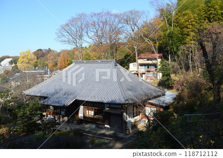 被秋葉包裹的柿野村 被秋葉包裹的柿野村 118712112