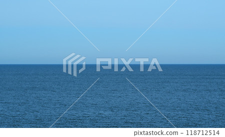 Blue Sky And Small Smooth Waves. Dramatic Landscape Clouds Above The Sea Or Ocean. Real time. 118712514