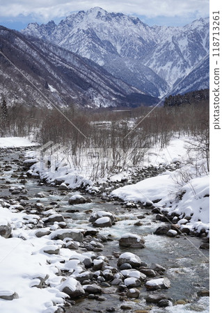 從富山縣上市町八神眺望立山連峰 從富山縣上市町八神眺望立山連峰 118713261