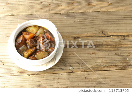 Beef stew with lots of meat and vegetables Beef stew with lots of meat and vegetables 118713705