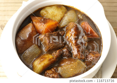 大廳牛肉燉菜和肉 大廳牛肉燉菜和肉 118713716